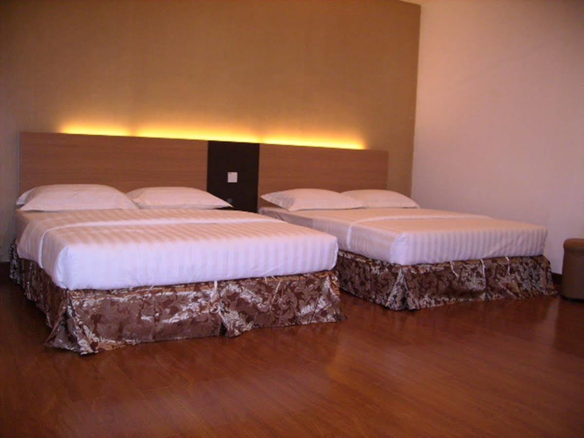 Lbs Hotel Черас Екстериор снимка